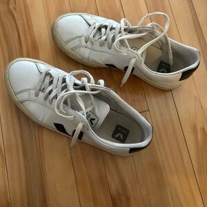 Veja esplar size 42 unisex